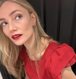Clara Paget Instagram - Shooting hoops with @dulongfinejewelry ♥️💎♥️💎♥️