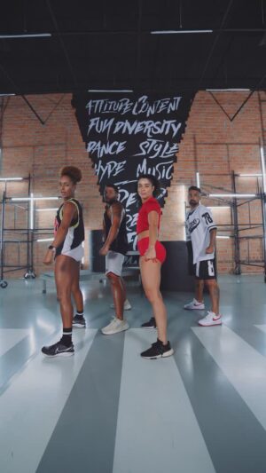 Claudia Leitte Instagram - EU, FEVEREIRO E VOCÊ 🫵🎉🔥 @robsonmano e @costapiano vieram dançar com a gente a coreografia desse musicão de verão de @claudialeitte e vocês já podem conferir a coreografia completa no nosso canal! ✨ 

Dançarinas: @naianedarlenn @saabrinarocha 
Coreografia: @robsonmano @costapiano