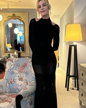Connie Nielsen Instagram - @gladiatormovie is out TODAY!!!! New York screenings, @gq party, @kellyclarkson who rocked, @cbsmornings thank you all for the love. To all the fans (who stood in the rain) - thank you for showing up for us❤️❤️❤️