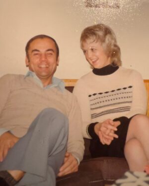 Constance Zimmer Instagram - This will be our first Christmas without our dad. We lost our stepmom before Christmas in 2022. It’s surreal feeling like I’m forgetting to call them and then realizing they’re both gone now. I’m so happy for them that they are in some form, back together. Christmas was always JoAnne’s favorite holiday especially when it snowed. I’m grateful that I got to watch them live their lives to the fullest and take trips with them to places we may never have traveled to otherwise. My dad would say “I’m glad I lived the life that was right in front of me!” May you always be able to live the life that is right in front of you. #happyholidays