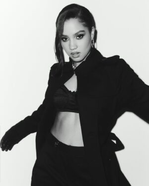 Corinne Massiah Instagram - tell your friends

photographer: @jonnymarlow 
hair: @hair4kicks 
makeup: @rebekahaladdin 
stylist: @itsmerazzie