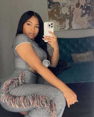 Courtney Godsey Instagram - Anyways 💅🏽 | Shop @impressivethebrand 👛🫶🏽