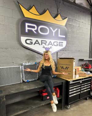 Courtney Hansen Instagram - NEW SEASON of Ride Of Your Life premiers this Tuesday, Feb 11th at 8 PM EST!!! The 2 cars seen in our Oct sneak peek will air as NEW episodes at 8 PM & 9 PM, followed by another brand NEW EPISODE at 10 PM!!! @motortrendtv ❤️💥 Thank you for watching!! So excited to share this season with you!!