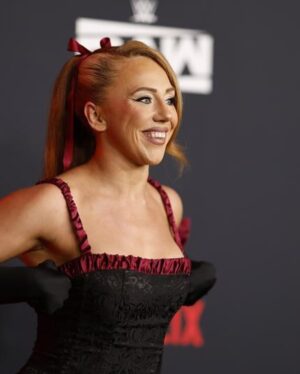 Courtney Stewart Instagram - She’s in her Netflix era ❣️

Glam from the sister, @madeupbymegaen 🥰