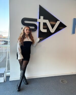 Courtney Stewart Instagram - Thanks for the best first day back at home @bbcscotland and @wearestv 🏴󠁧󠁢󠁳󠁣󠁴󠁿💖

January 6th, @wwe debuts on @netflix and it’s gonna be wild 🤩