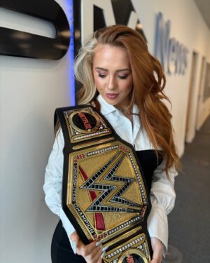 Courtney Stewart Instagram - Thanks for the best first day back at home @bbcscotland and @wearestv 🏴󠁧󠁢󠁳󠁣󠁴󠁿💖

January 6th, @wwe debuts on @netflix and it’s gonna be wild 🤩