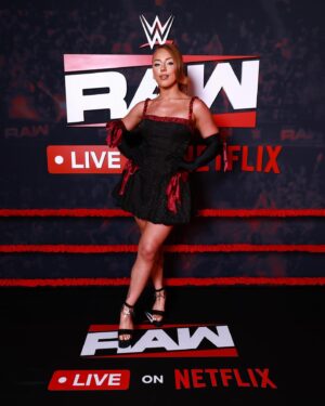 Courtney Stewart Instagram - She’s in her Netflix era ❣️

Glam from the sister, @madeupbymegaen 🥰