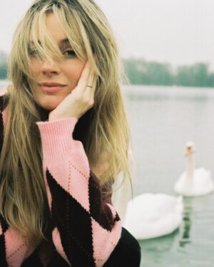 Cressida Bonas Instagram - On film with - @honeydaviswilkinson 💓 #filmphotography #35mm