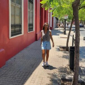 Cristina Saavedra Instagram - Gracias, Chile, por prestarme también  tu océano para respirar. Gracias por ser refugio  estas navidades. Por darme tu fuerza. Por enseñarme los detalles de tu historia. Por cuidarme. Por deslumbrarme. Por emocionarme. 🫶🏾 Navidad ‘24