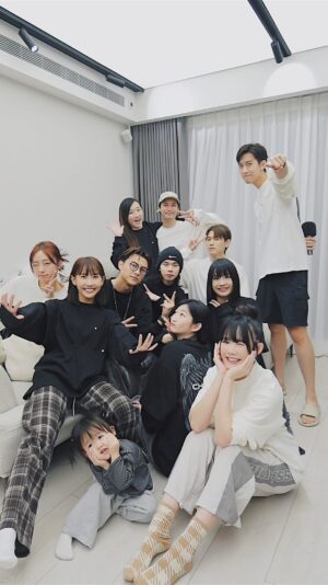 Crystal Yen Instagram - 邱老闆說𝟐𝟎𝟐𝟓第一天
大家一起穿 @chrischiu1010_official 翅膀衣服
要展翅高飛 ！
⁽⁽ଘ( ˊᵕˋ )ଓ⁾⁾

♡♥♡愛大家♥♡♥
再一次新年快樂！！