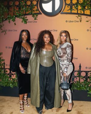 Da'Vine Joy Randolph Instagram - When work family becomes CHOSEN family 🫶🏾🥰 A time was HAD this weekend !