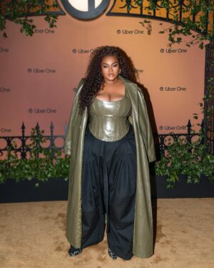 Da'Vine Joy Randolph Instagram - Challenge: give “Sporty tease”, let the folks know your a Philly girl- without telling them your a Philly girl; but stay SNATCHED and KEEP IT FASHION!  Me: ✅