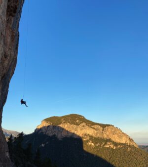 Daila Ojeda Instagram - Un viaje solo con billete de ida… Mallorca eres aun mas especial de lo que imaginaba, gracias por tu acogedora bienvenida ✨ 

A trip with only one way ticket… Mallorca, you are even more special than I imagined, thank you for your warm welcome ✨

@blackdiamond @scarpa_world @scarpaspain @rockandwatermallorca