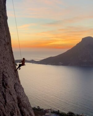 Daila Ojeda Instagram - The other day I was talking with @karin.i.z and @harmerama about the empty feeling that we get when a week of climbing with such lovely people ends and that’s what’s happening to me once again, I miss you all already!!Thanks so much for such a special week. I hope our paths cross again! ❤️ And thanks to @shemovesmountains for making this possible 🙏🏽

@shemovesmountains #Kalymnos
@blackdiamond 
@scarpa_world