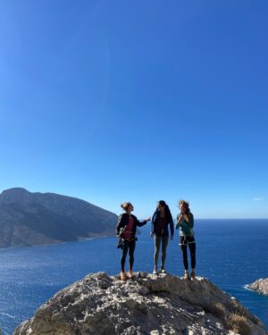Daila Ojeda Instagram - The other day I was talking with @karin.i.z and @harmerama about the empty feeling that we get when a week of climbing with such lovely people ends and that’s what’s happening to me once again, I miss you all already!!Thanks so much for such a special week. I hope our paths cross again! ❤️ And thanks to @shemovesmountains for making this possible 🙏🏽

@shemovesmountains #Kalymnos
@blackdiamond 
@scarpa_world
