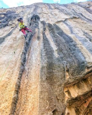 Daila Ojeda Instagram - Enamorarme no entraba en mis planes, pero mira este muro! ✨/ Falling in love was not in my plans, but look at this wall! 

Cicera (Cantabria) “30 años de locura” (y los que quedan) 📸 @mario_boix 

@blackdiamond @scarpa_world @scarpaspain