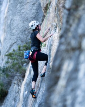 Daila Ojeda Instagram - The trip to #Mallorca with @shemovesmountains arrived to the end and today I have an emotional hangover. This week was very special to me ✨

I loved everything, get to know the island a bit more, climbing, the sea… I would say I still need time for the #dws 😅 …but I especially loved sharing this trip with a group of such inspiring women. Thanks for everything girls and have a good trip back home. I hope to see you soon! ❤️ 

@cristina.pogacean and @karin.i.z It’s always a pleasure to work with you. I learned a lot on every trip with you guys! Thanks also to my friends from @rockandwatermallorca for taking us on the boat to do some really cool #dws! It was a lot of fun. I would definitely go back with you guys!

El viaje a #Mallorca con @shemovesmountains llegó a su fin y hoy tengo resaca emocional. Que semana tan especial ✨

Me encantò todo, conocer un poquito mejor la isla, la escalada, el mar… para el psicobloc necesito todavía tiempo diría yo 😅 …pero sobretodo me encanto compartir esta experiencia con un grupo de mujeres tan inspiradoras. Gracias por todo chicas! Buen viaje de regreso a casa y espero volver a verlas pronto! ❤️ 

@cristina.pogacean y @karin.i.z un placer como siempre trabajar con ustedes. Aprendo mucho en cada viaje!
Gracias tambien a mis amigos de @rockandwatermallorca por llevarnos con la barca a hacer unos #psicobloc tan chulos! Fue super divertido. Con ustedes me animo a repetir seguro!

📸 by @james_lucas It was nice to see you! 

@shemovesmountains @blackdiamond @scarpa_world 
@scarpaspain