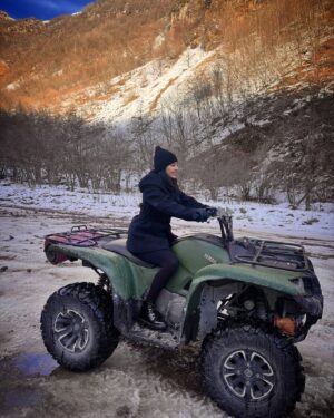 Daksha Nagarkar Instagram - Iceolated but loving it. 🧊
.
#dakshanagarkar #love #happy #travel #snow #travelphotography #europe #instalike #instagood #instagram #instafit