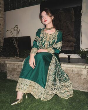 Dananeer Mobeen Instagram - Sir Talha nahee aaye tou kya huwa, atleast cute pictures aa gayeen 🤷🏻‍♀️🫡🤝🏻
-
Outfit @kanwalmalik.official 🤍