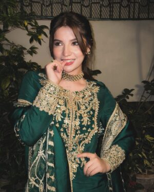 Dananeer Mobeen Instagram - Sir Talha nahee aaye tou kya huwa, atleast cute pictures aa gayeen 🤷🏻‍♀️🫡🤝🏻
-
Outfit @kanwalmalik.official 🤍