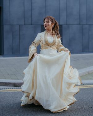 Dananeer Mobeen Instagram - the sun shining in London, and a ton of love. Eternally grateful and blessed 🤍
-
#humawards2024 
- @mavikhazam thank you for the beautiful pictures 🤍
- @zoyabeauty thank you for the incredible hair and makeup! You absolutely nailed it 🤍🤍🤍