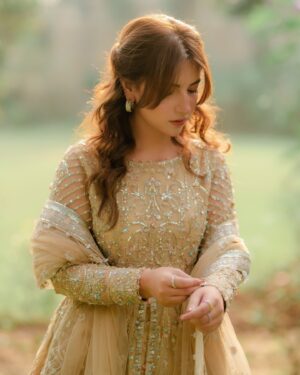 Dananeer Mobeen Instagram - A girl who believes in fairytales, and now she wears them @kanwalmalik.official❤️❤️
styling by: @faizas.salon 
Shot by: @saherabbasi 🤍🤍
#KanwalMalikOfficial #KanwalMalik #Maahi #FestiveUnstitched