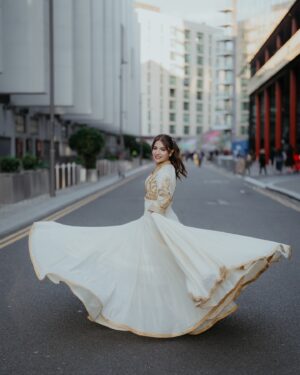 Dananeer Mobeen Instagram - the sun shining in London, and a ton of love. Eternally grateful and blessed 🤍
-
#humawards2024 
- @mavikhazam thank you for the beautiful pictures 🤍
- @zoyabeauty thank you for the incredible hair and makeup! You absolutely nailed it 🤍🤍🤍