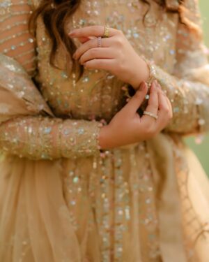 Dananeer Mobeen Instagram - A girl who believes in fairytales, and now she wears them @kanwalmalik.official❤️❤️
styling by: @faizas.salon 
Shot by: @saherabbasi 🤍🤍
#KanwalMalikOfficial #KanwalMalik #Maahi #FestiveUnstitched