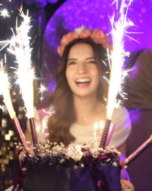 Dananeer Mobeen Instagram - december baby. 🎂
-Thank you for all the birthday love and wishes. I’m overwhelmed with gratitude. i love u guys 🥹