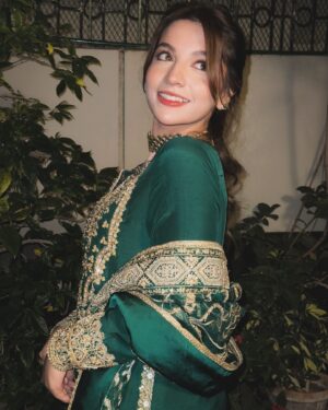 Dananeer Mobeen Instagram - Sir Talha nahee aaye tou kya huwa, atleast cute pictures aa gayeen 🤷🏻‍♀️🫡🤝🏻
-
Outfit @kanwalmalik.official 🤍