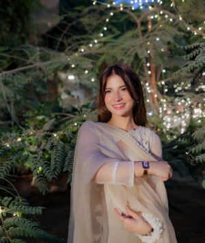 Dananeer Mobeen Instagram - Twinkling nights and twinkling eyes ✨
-
Styled by @aarindanoor 
Outfit @umshabyuzmababar