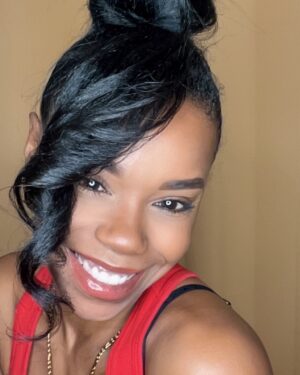 Danielle E. Hawkins Instagram - Authentically ME! 💁🏾‍♀️

#derby #Yafavoriteauntie #thederbydiaries #daniellehawkins #feistyfunnyandfine #foreveryoung #fountainofyouth #sunday #Selflove