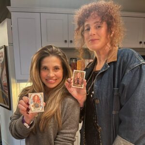 Danielle Fishel Instagram - If you didn't catch @shifting_gearsabc last night, I've got great news for you - it's streaming now on @hulu! I had an amazing week with this incredible team - swipe to the last picture where it looks like I sent @ofctimallen to the corner 😂. Thank you to @michnader and @morgan_murphy for a beautiful script and to every crew and cast member for welcoming me with open arms. I wish I took more pictures! 🥹 Catch new episodes on Wednesdays at 8p on @abc!