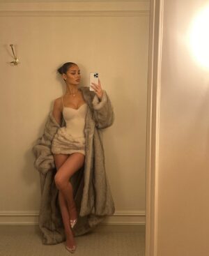 Darcy Williams Instagram - loves a mirror selfie