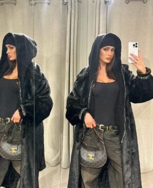 Darcy Williams Instagram - loves a mirror selfie