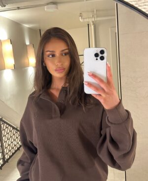Darcy Williams Instagram - loves a mirror selfie