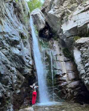 Daron Nefcy Instagram - Just thinking about poor @eatoncanyonnaturalarea . It’s currently engulfed in flames. This picture was taken May 5th, right after I was diagnosed with breast cancer. My good friend and I took a very long hike in Eaton Canyon to remind me how healthy and strong I am. We were alone at the waterfall and I wanted nature’s healing energy on my poor boobs! It felt empowering. I’m really going to miss this place. I go in for a Zometa infusion today (cancer treatments never end). I’m still in remission but you need to do a lot to keep it that way. Wish me luck friends ❤️