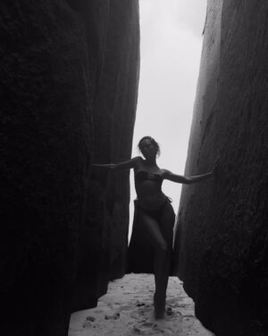 Darya Rudenok Instagram - 🖤 #seychelles 

📸 @andrianovaksu