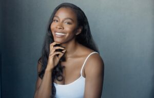 Deborah Ayorinde Instagram - Closing the year out strong ✨✨✨

📸: @michaelshelford 
Make up and hair: Moi
Using: @narsissist Natural Radiant Longwear Foundation in ‘New Caledonia’ and
@narsissist Radiant Creamy Concealer in ‘Amande’