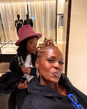 Deborah Joy Winans Instagram - A weekend in NY does a body good. Especially if it’s spent catching up with your Sister Friends🥰🥰🥰💜💜💜 and Auntie😘😘 #ChoosingJoy #Framily #Sisterhood