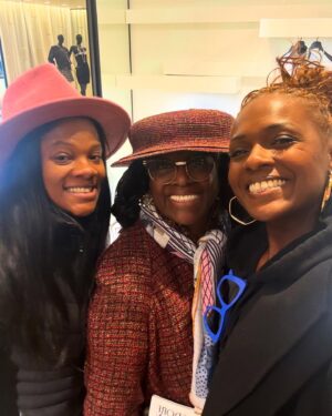 Deborah Joy Winans Instagram - A weekend in NY does a body good. Especially if it’s spent catching up with your Sister Friends🥰🥰🥰💜💜💜 and Auntie😘😘 #ChoosingJoy #Framily #Sisterhood