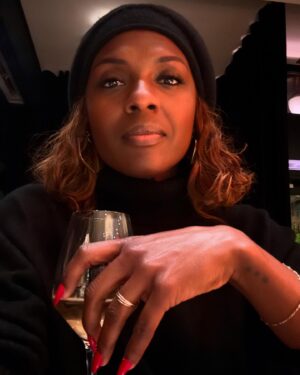 Deborah Joy Winans Instagram - A weekend in NY does a body good. Especially if it’s spent catching up with your Sister Friends🥰🥰🥰💜💜💜 and Auntie😘😘 #ChoosingJoy #Framily #Sisterhood
