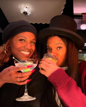 Deborah Joy Winans Instagram - A weekend in NY does a body good. Especially if it’s spent catching up with your Sister Friends🥰🥰🥰💜💜💜 and Auntie😘😘 #ChoosingJoy #Framily #Sisterhood