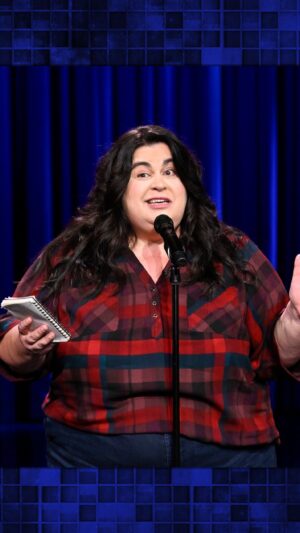 Debra DiGiovanni Instagram - @debradg is between cats right now 🤣 #FallonTonight #StandUp