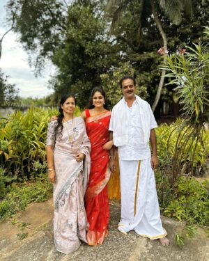 Deepthi Manne Instagram - A fabulous day filled with love, love, and blessings.
Happy Sankranthi! 
#hometown❤️ #family