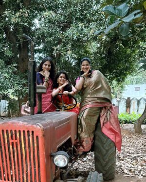 Deepthi Manne Instagram - A fabulous day filled with love, love, and blessings.
Happy Sankranthi! 
#hometown❤️ #family
