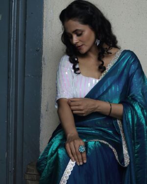 Deepti Devi Instagram - अगर मैं कहूं..💙 all eyes on blue🧿😇

#film @baii__ga 
Wearing @fashionrules_sarees  by @deepali_deshpande @kavitaupadhye 

Clicked by @niks_clicks_ 

#saree #sareelove #style #deeptidevi #deeptidevioriginal #indianwear #indianfashion #blue #filmproduction #traditional #indianbeauty #photography #potraits #indiancinema