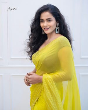 Deepti Devi Instagram - @yrf ‘s Desi 💛 vibes only 
 

Team 
Clicked by @omkar_vaidya_ @neilblues 
Designer @fashionrules_sarees @kavitaupadhye  @deepali_deshpande 
MUAH @pranalimakeupartist 
Studio @pranalimakeupartist 

#deeptidevi #ｄｅｅｐｔｉｄｅｖｉ #photooftheday #potraitphotography #fashion #styleinspiration #photoshoot #indianwear #sareelove #yellowsaree #glam #glitter #yrf #bollywood #indianactress