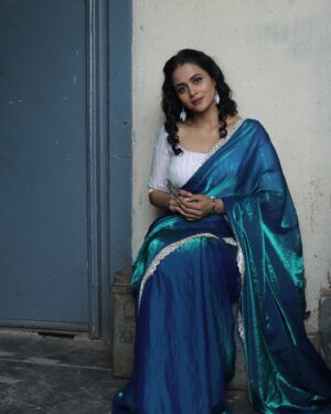 Deepti Devi Instagram - अगर मैं कहूं..💙 all eyes on blue🧿😇

#film @baii__ga 
Wearing @fashionrules_sarees  by @deepali_deshpande @kavitaupadhye 

Clicked by @niks_clicks_ 

#saree #sareelove #style #deeptidevi #deeptidevioriginal #indianwear #indianfashion #blue #filmproduction #traditional #indianbeauty #photography #potraits #indiancinema