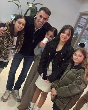 Demet Akalın Instagram - Guzel dostlarla guzel suprizli  11. Yas dogumgunu partisi Hirakurt💖🫶🏻🫶🏻